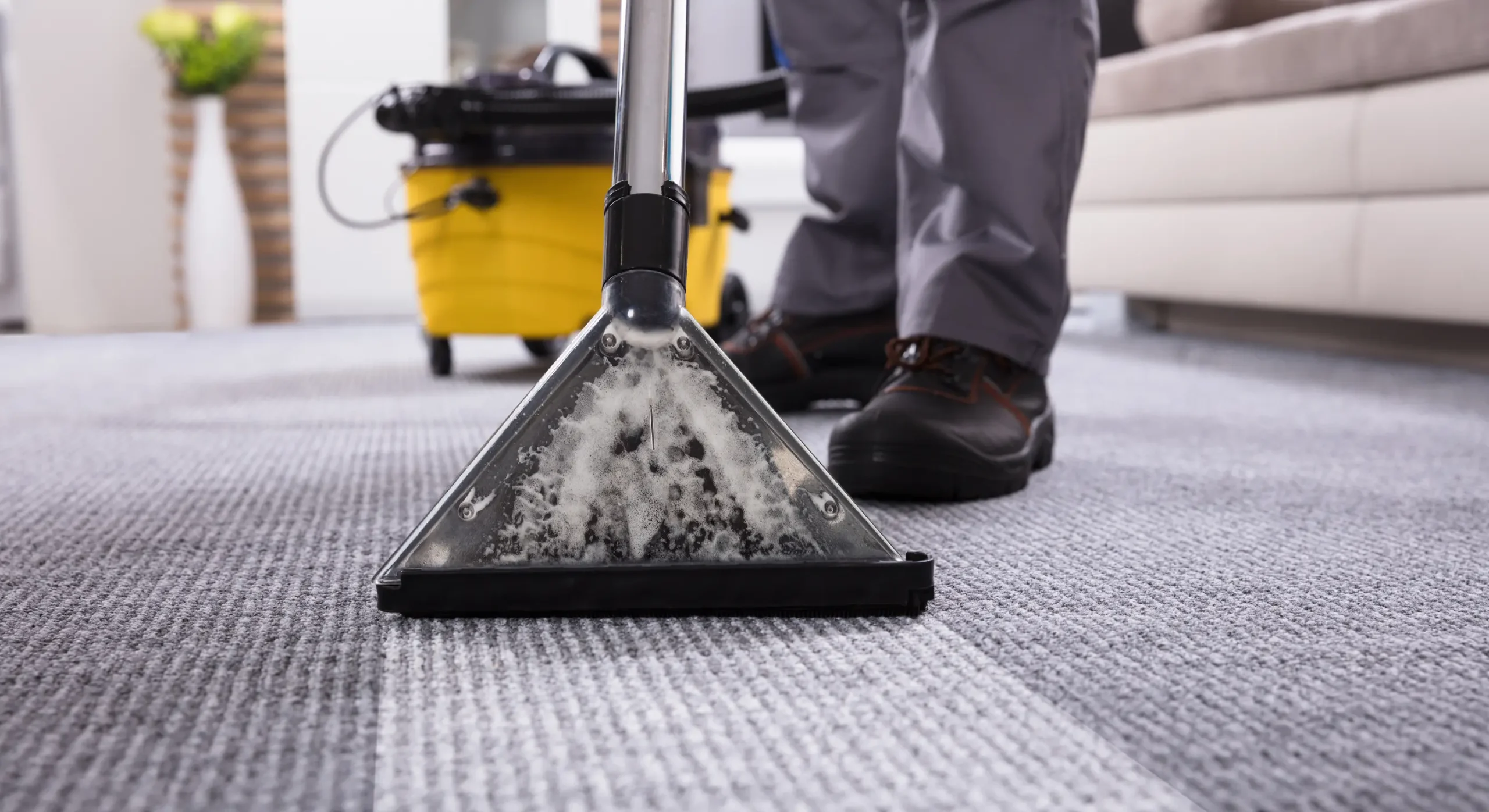 Pranie wykładzin wielkopowierzchniowych w biurze EZT S.A.