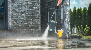 Czyszczenie ciśnieniowe nawierzchni – mycie kostki i&nbsp;betonu | EZT