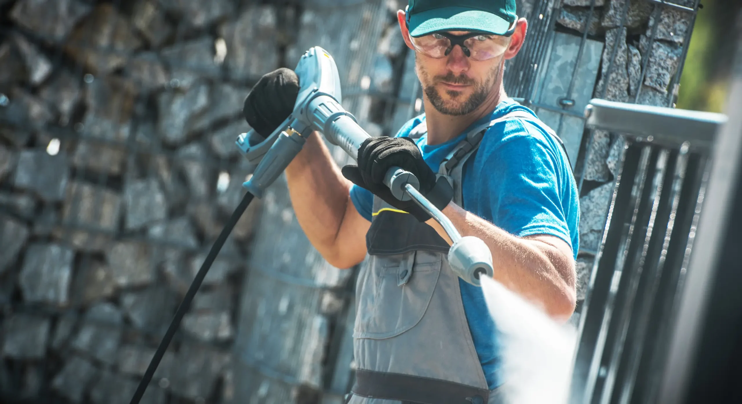 Profesjonalne czyszczenie ciśnieniowe parkingu i kostki brukowej
