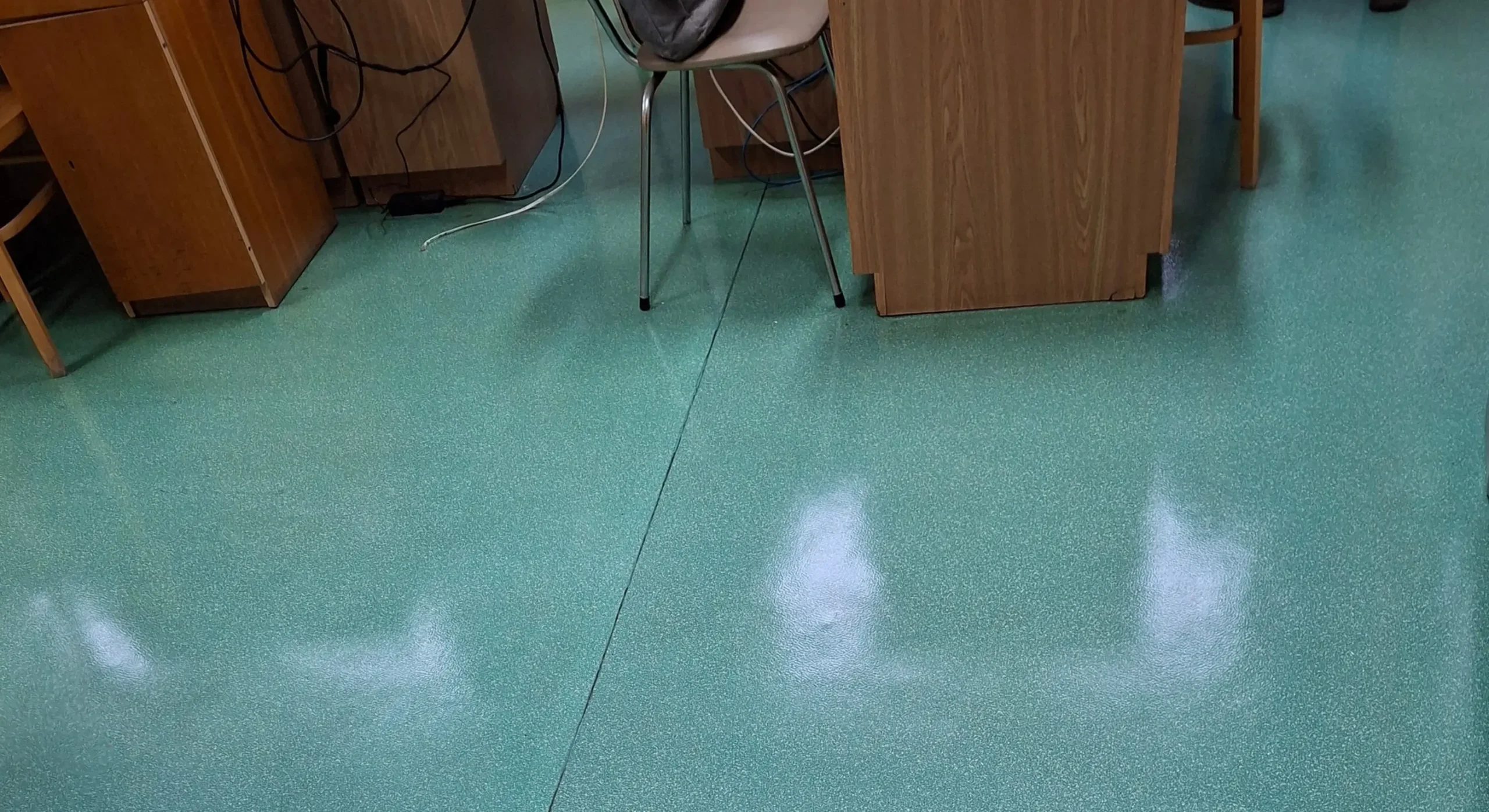 Maszynowe doczyszczanie i polimeryzacja posadzek EZT S.A.