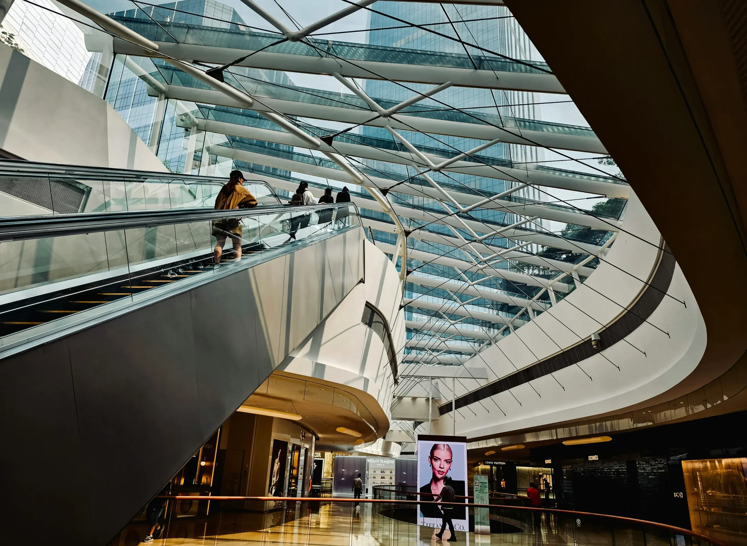 Profesjonalny serwis sprzątający EZT S.A. obsługujący nowoczesny salon sprzedaży - lokale handlowe Sosnowiec, Śląsk