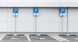 Oznakowanie poziome i&nbsp;pionowe hal, magazynów i&nbsp;parkingów
